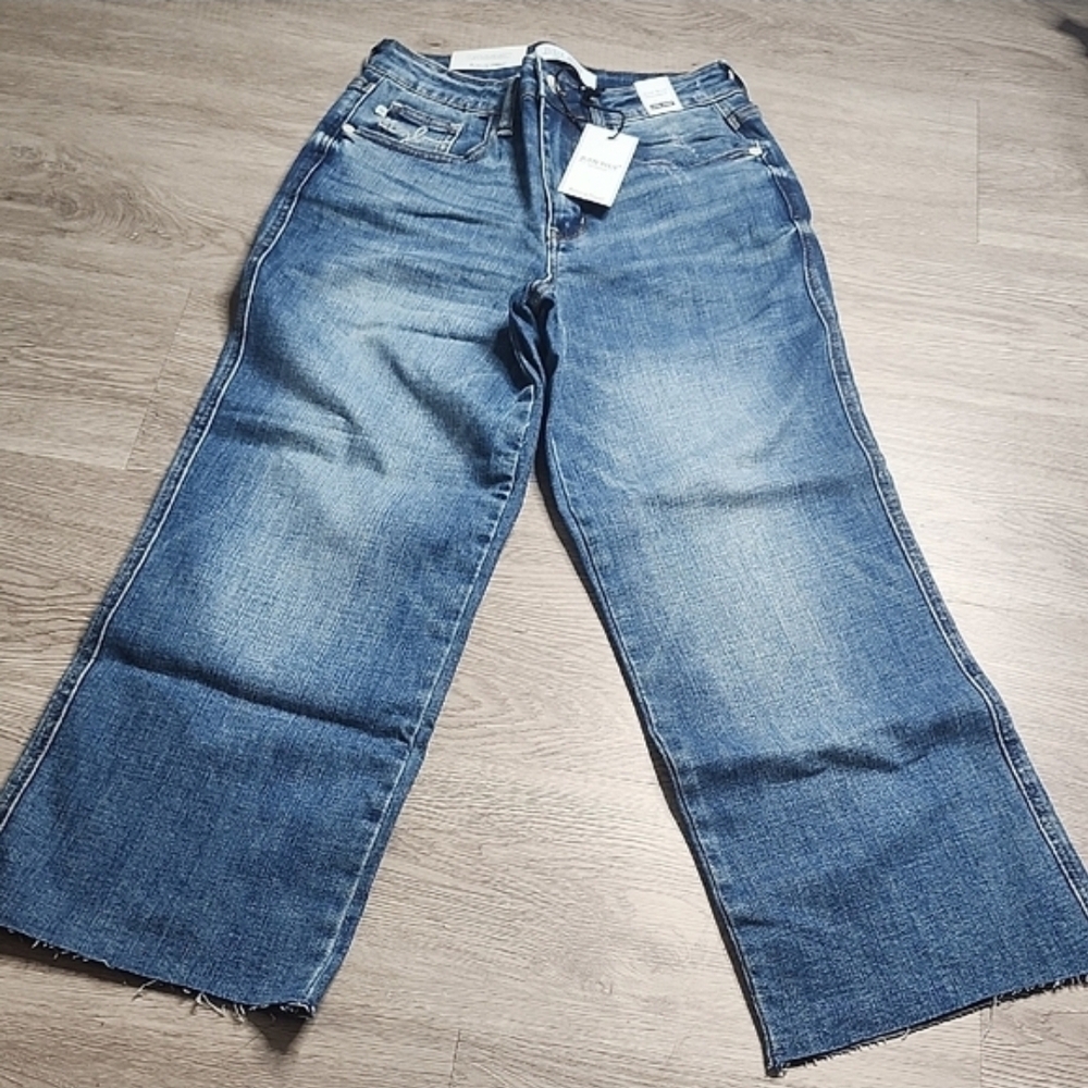 Judy Blue Medium Wash Blue Jeans - Picture 5 of 12